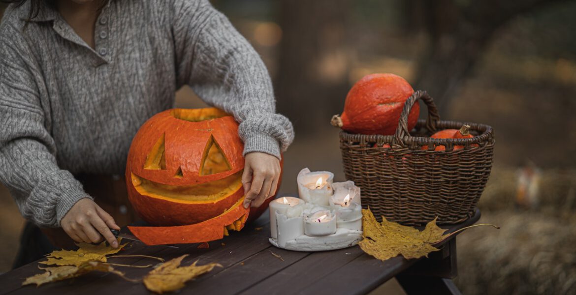 Halloween Kürbis schnitzen einfache Schritt Anleitung inkl. gratis Vorlage